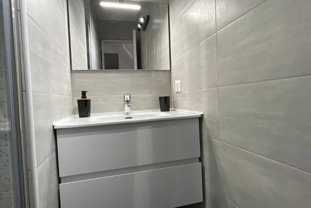 Apartment 3 Pieces Vue Bord De Hyper Centre *